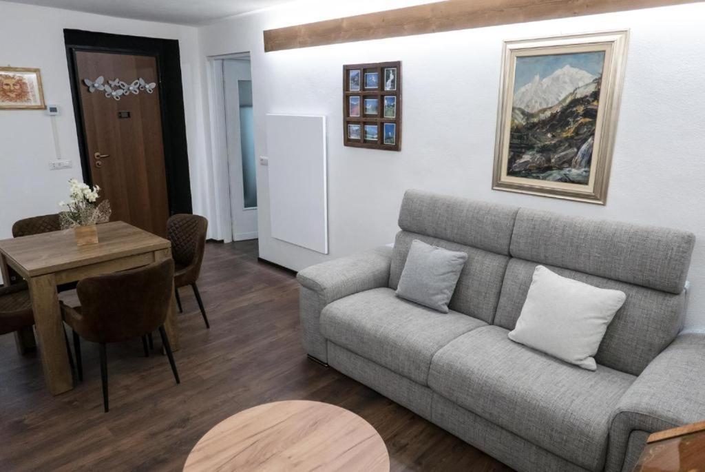 Casa Sofia Apartment Aosta Bagian luar foto